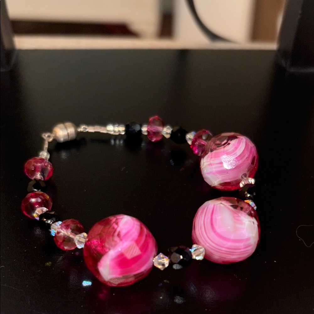 Elegant glass Pink Beaded Bracelet with magnetic closure